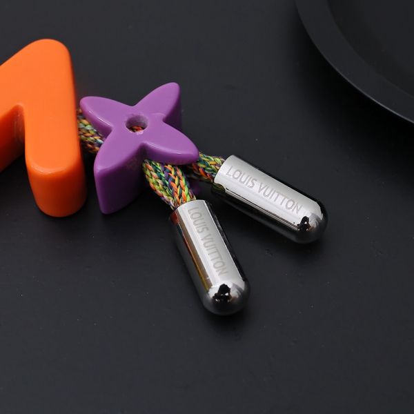 ブランドキーホルダー側面デザイン